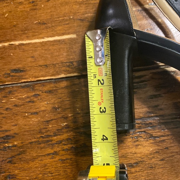 NWT women’s 3.75” leather sandals - Picture 2 of 4